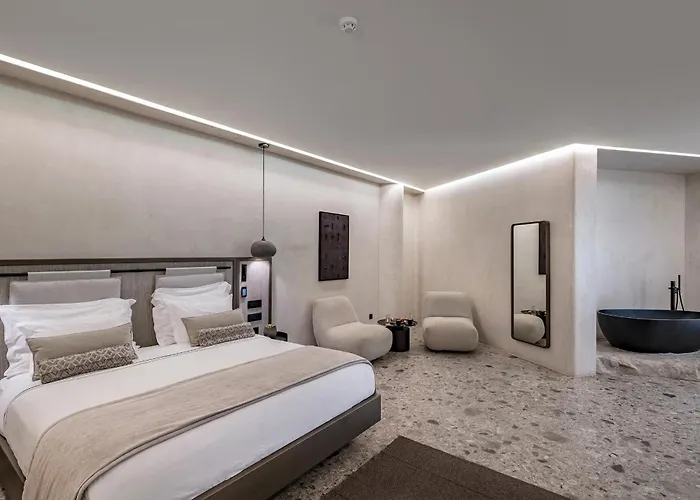 Aeonic And 5* Mykonos Town